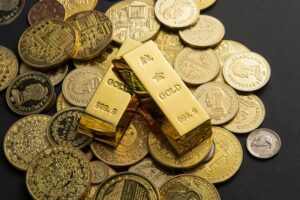 What determines gold prices?