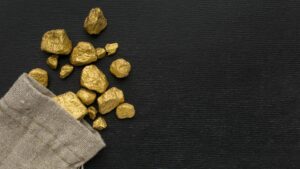 What are the legal obligations for selling gold in France?